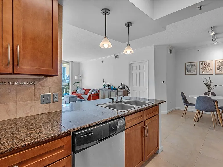 2000 N Bayshore Dr #909 — Photo 12