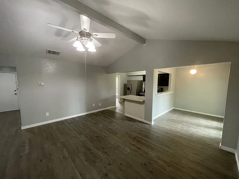 913 E Timberview Ln — Photo 4