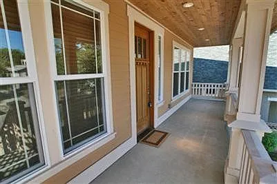 4 bed, 3.5 bath, 3850 sqft, $6,750 — Photo 2