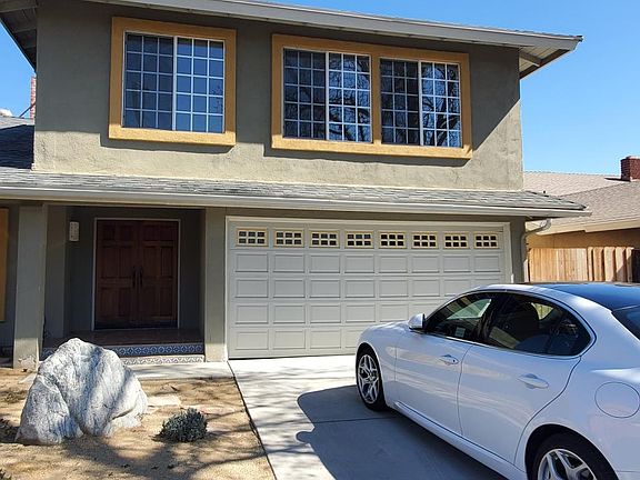 3rd image of 8458 Variel Ave