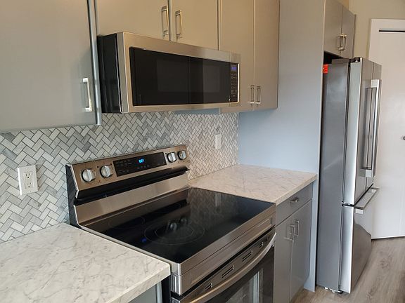 5th image of 75 Willow Springs Cres