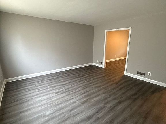 4th image of 3527 Parklawn Ave
