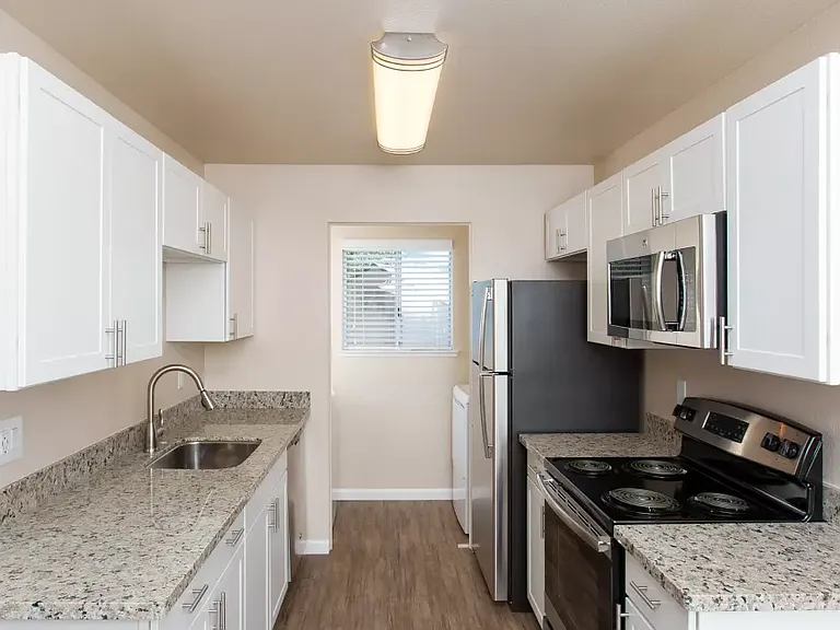 Heather Ridge Apartments — Photo 1