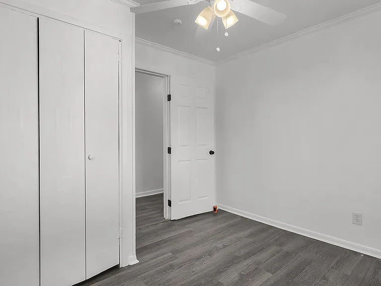 612 W 42nd St — Photo 17