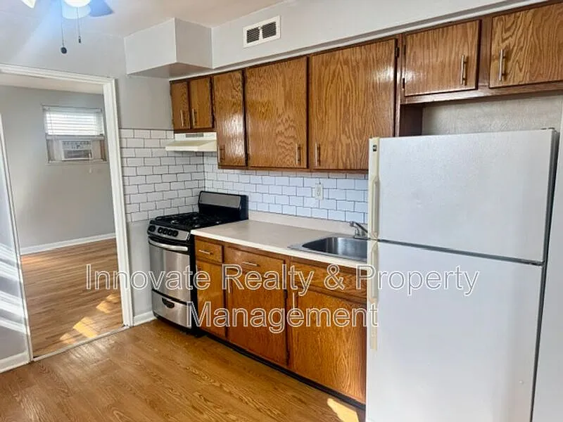 1 bed, 1.0 bath, $1,000 — Photo 2