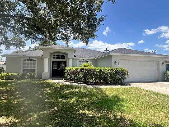 1650 Meadows Pond Dr — Photo 2