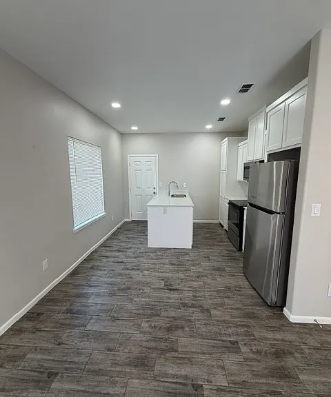 1229 Country Club Dr #3 — Photo 5