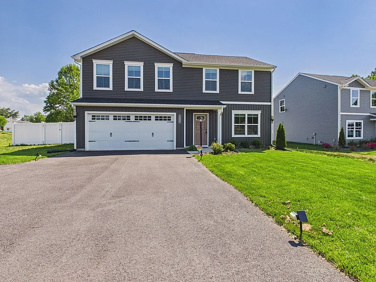 2945 Travis Ln — Photo 1