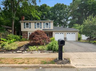 6 Hazelwood Ct, Howell, NJ