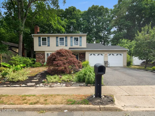 6 Hazelwood Court, Howell, NJ 07731