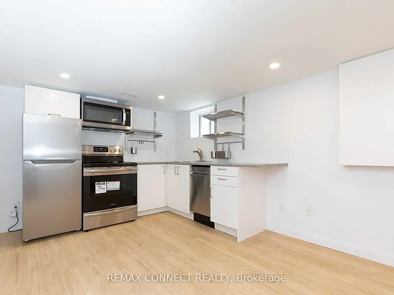 1370 Woodbine Ave #LOWER — Photo 1