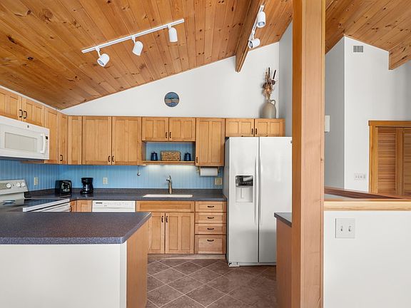 3rd image of 715 Luce Hill Road