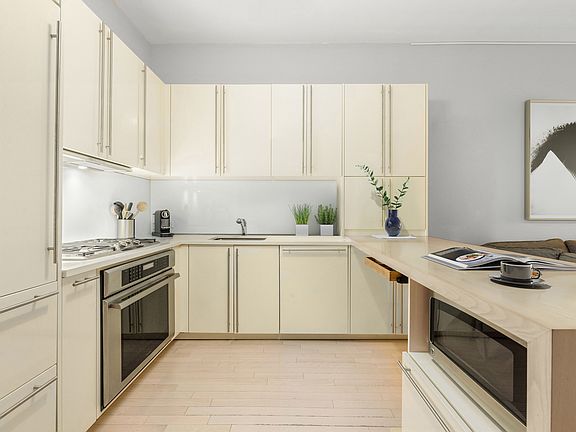 3rd image of 50 W 20th St #3N
