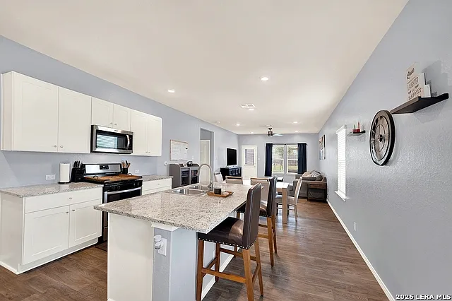 4 bed, 2.5 bath, 2182 sqft, $1,850 — Photo 3