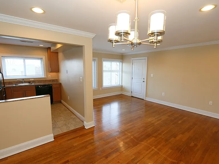 T Street Apartments — Photo 5