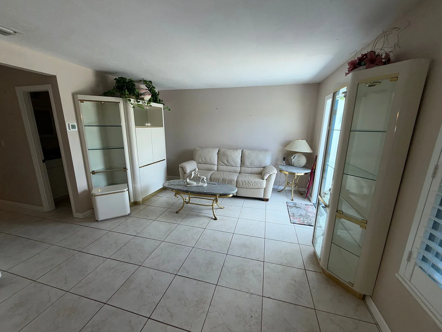 2 bed, 2.0 bath, 812 sqft, $999 — Photo 2