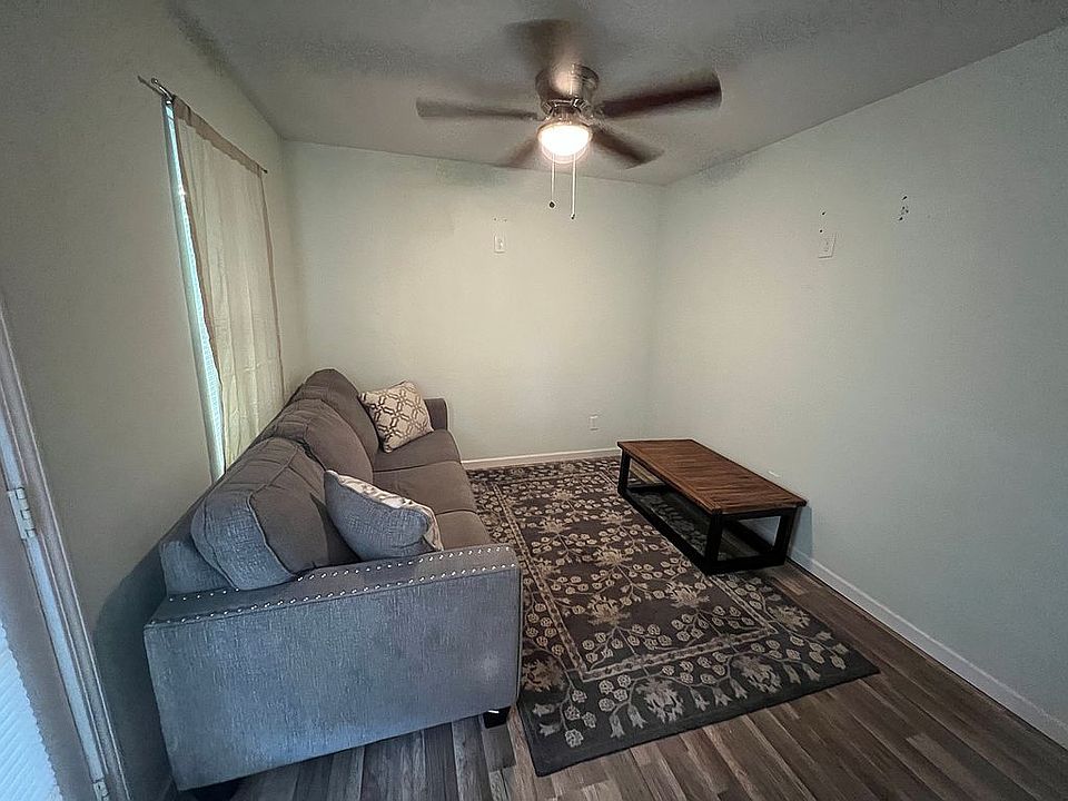 1st image of 910 Sutton Dr