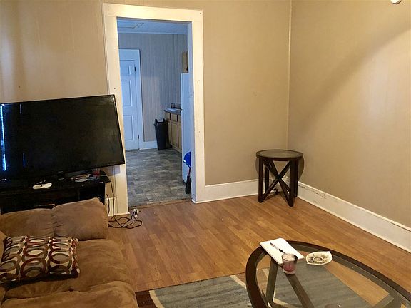 4th image of 221 Polk St