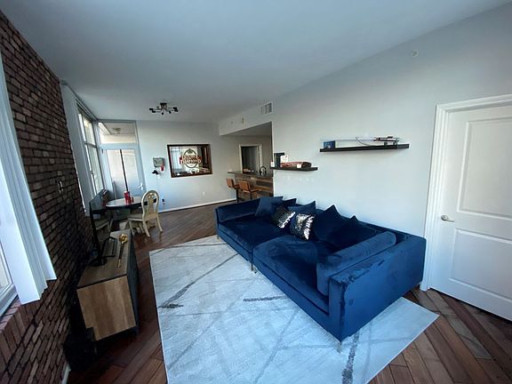 3rd image of 206 Park Blvd Suite 210