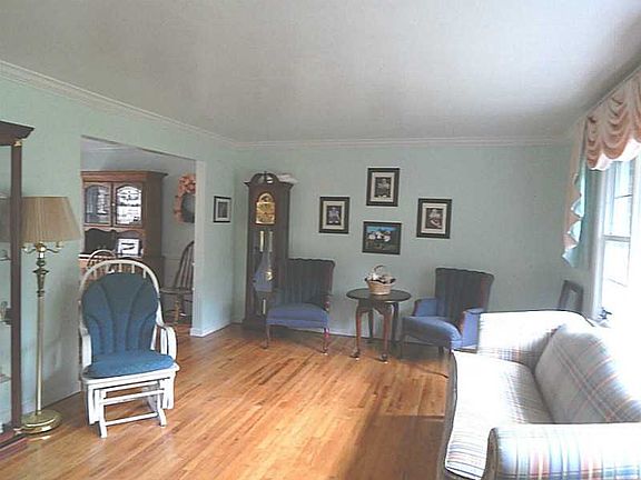 2nd image of 214 Falconhurst Dr