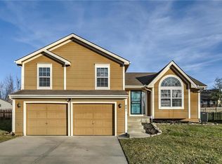 801 Marguerite St, Kearney, MO 64060