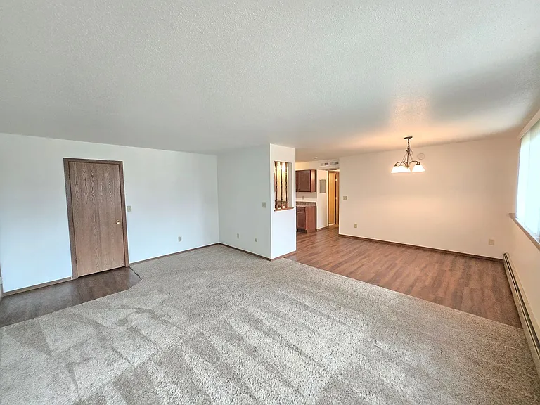 Pebble Creek Apartments — Photo 11