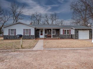 625 N 9th St, Arkansas City, KS 67005