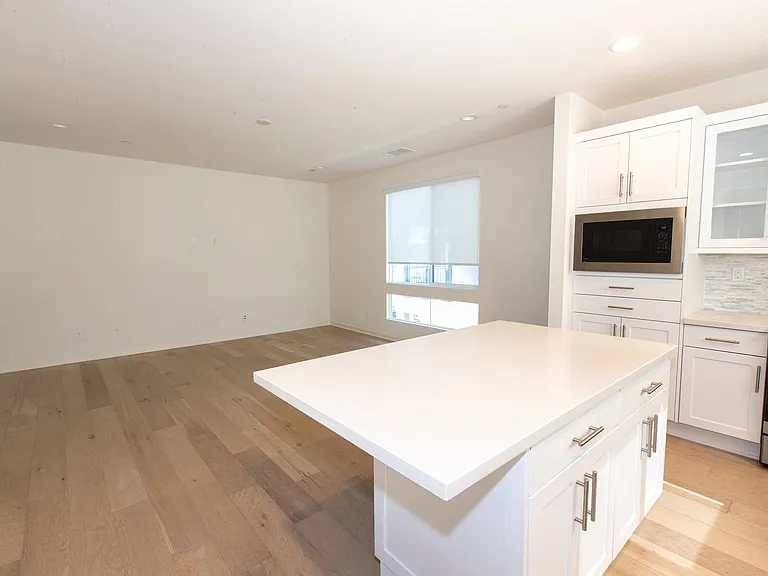 1625 Hampton Dr — Photo 16