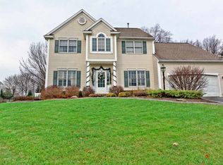 16 Bergen Woods Dr, Cohoes, NY 12047
