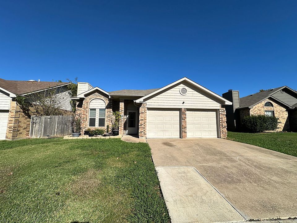 1st image of 213 Cutting Horse Ln