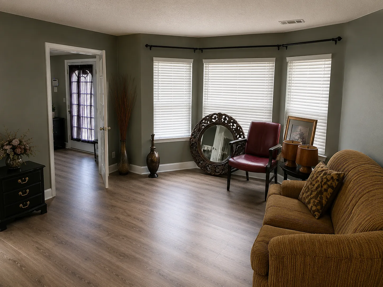 5 bed, 2904 sqft, $3,000 — Photo 3