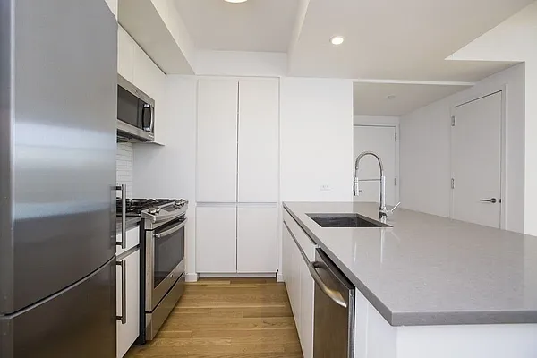 Rented by REAL New York | media 37