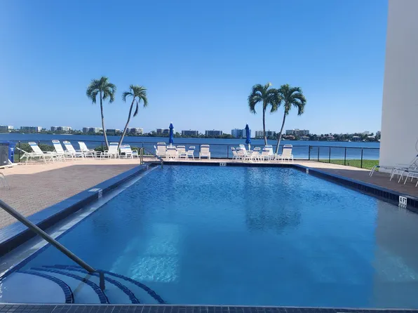 1516 S Lakeside Dr, Lake Worth, FL
