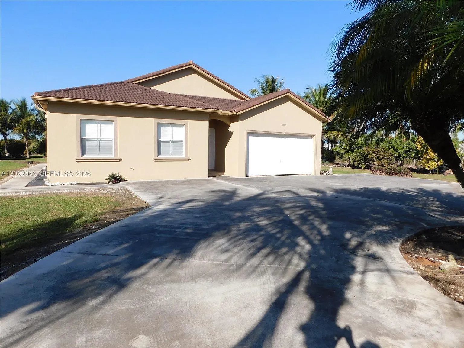 4 bed, 2.0 bath, 2884 sqft, $3,800 — Photo 2