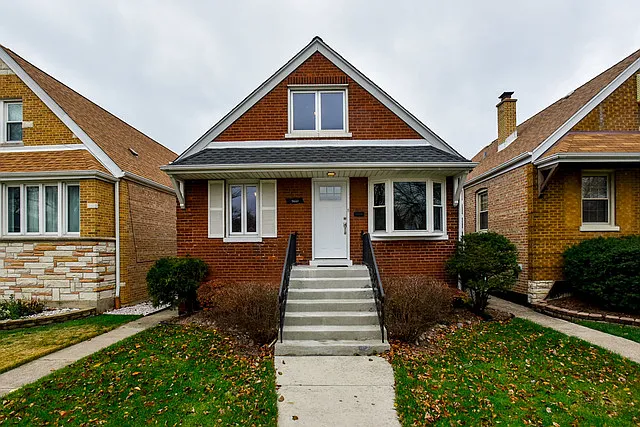 5622 S Neenah Ave photo 1