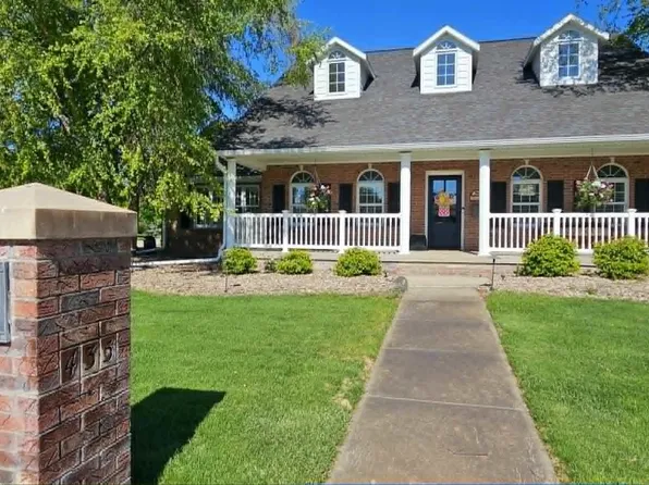435 N 17th St, Geneva, NE 68361