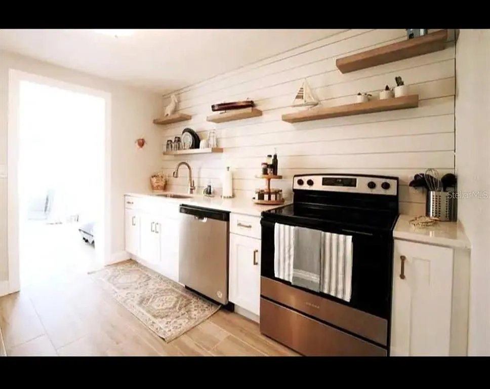 2 bed, 2.0 bath, 1050 sqft, $2,300 — Photo 4