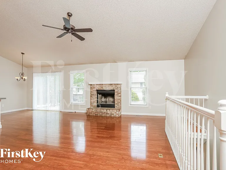 86 Gregory Ct — Photo 3