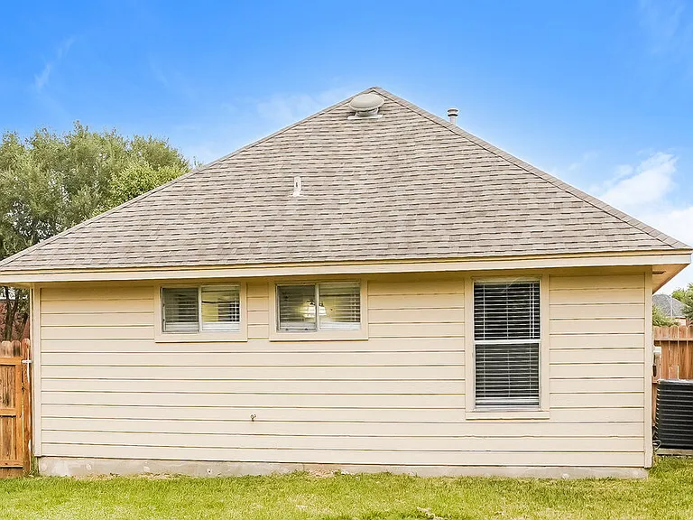 5200 Rockwood Dr — Photo 16