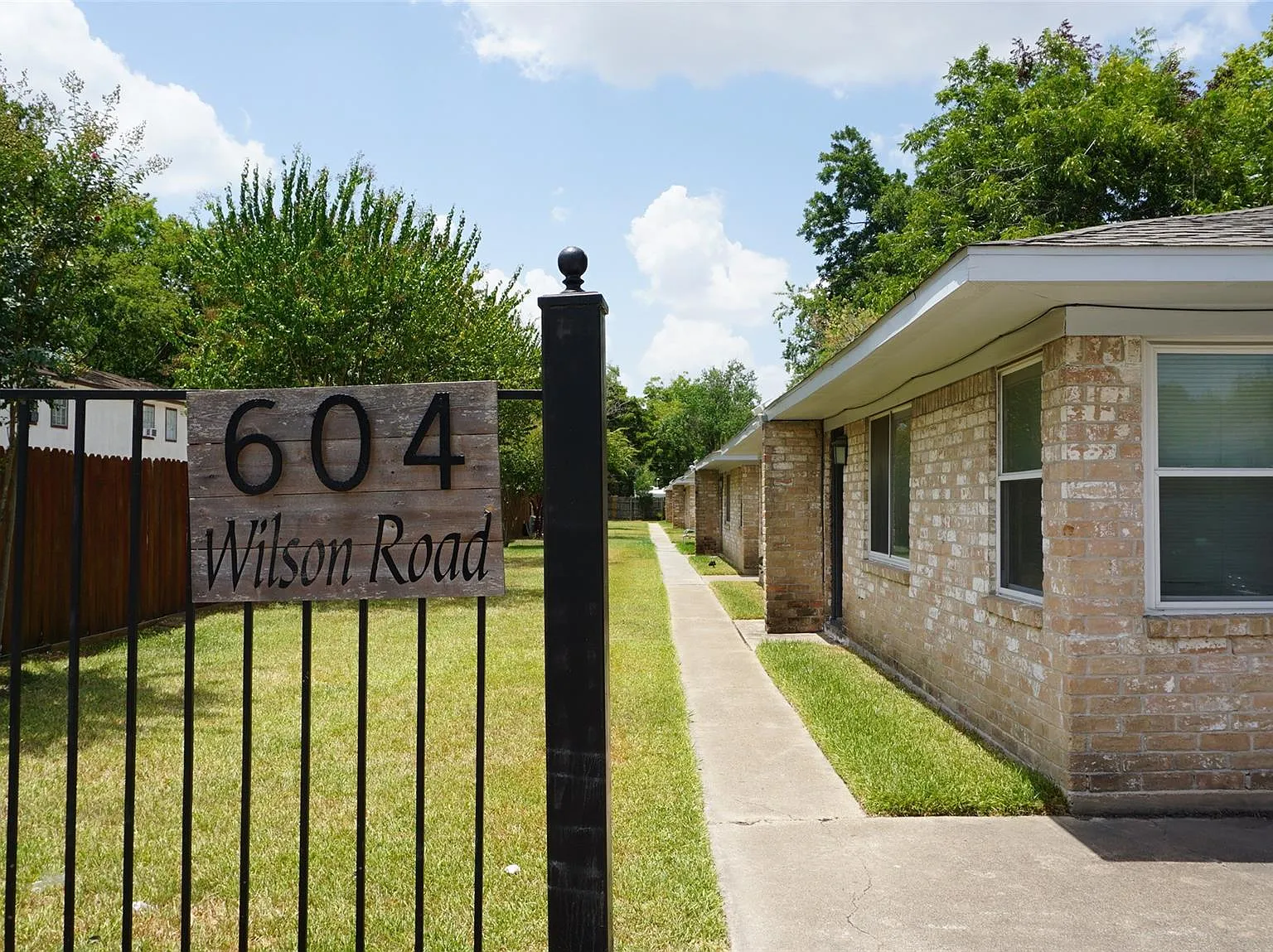 2 bed, 1.0 bath, 750 sqft, $1,150 — Photo 2