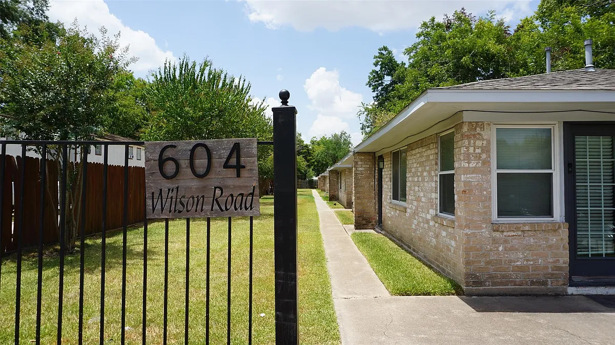 Building Photo - 604 Wilson Rd #8