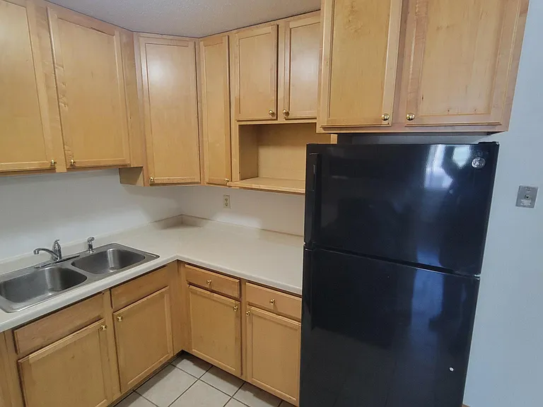 1701 La Crescent St #133 — Photo 4