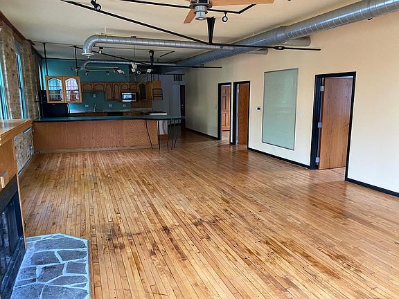 2nd image of 1846 W Henderson St #L