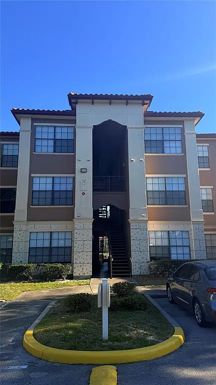 1 bed, 1.0 bath, 641 sqft, $1,380 — Photo 1
