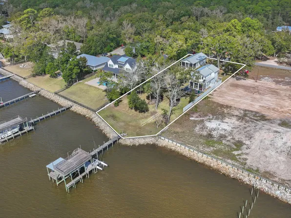 315 Red Barn Rd, Freeport, FL 32439