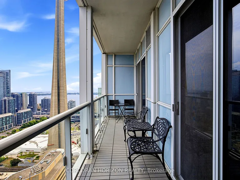 300 Front St W #4403 — Photo 30