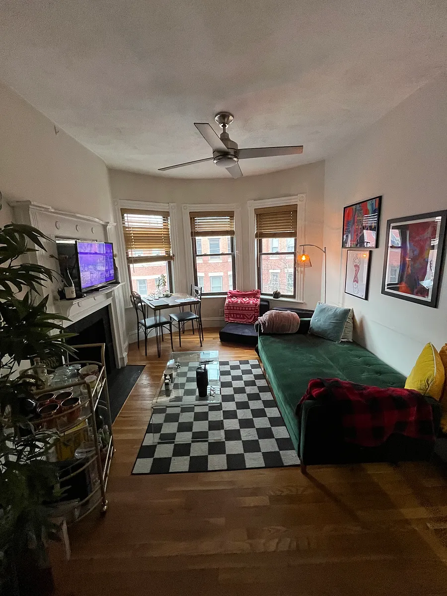 Building Photo - 49 Saint Germain St #4