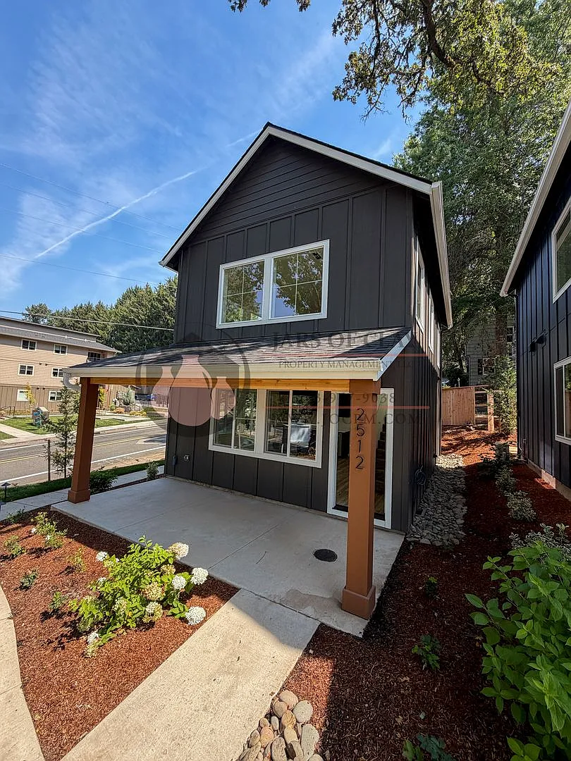 Gorgeous & Spacious Cottage in South Salem — Photo 1