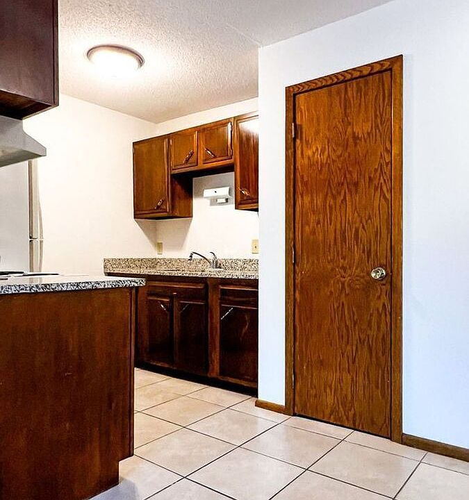 1st image of 2810 Euclid Ave Unit 8