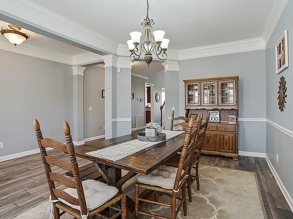 5th image of 1633 Dandelion Ct